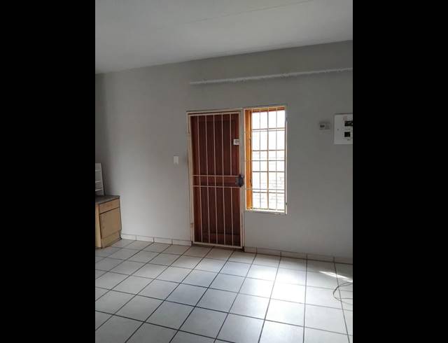 1 BEDROOM APARTMENT FOR SALE IN KANNONIERS PARK